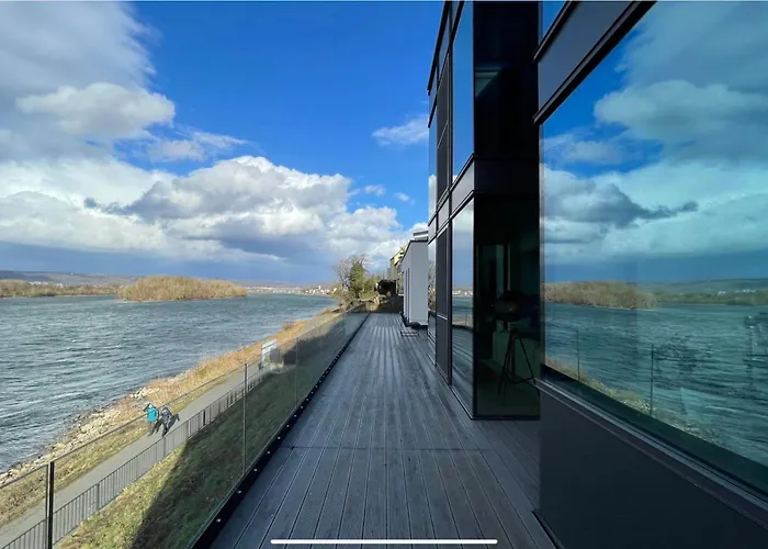 Modernes Apartment mit wunderschonem Rheinblick