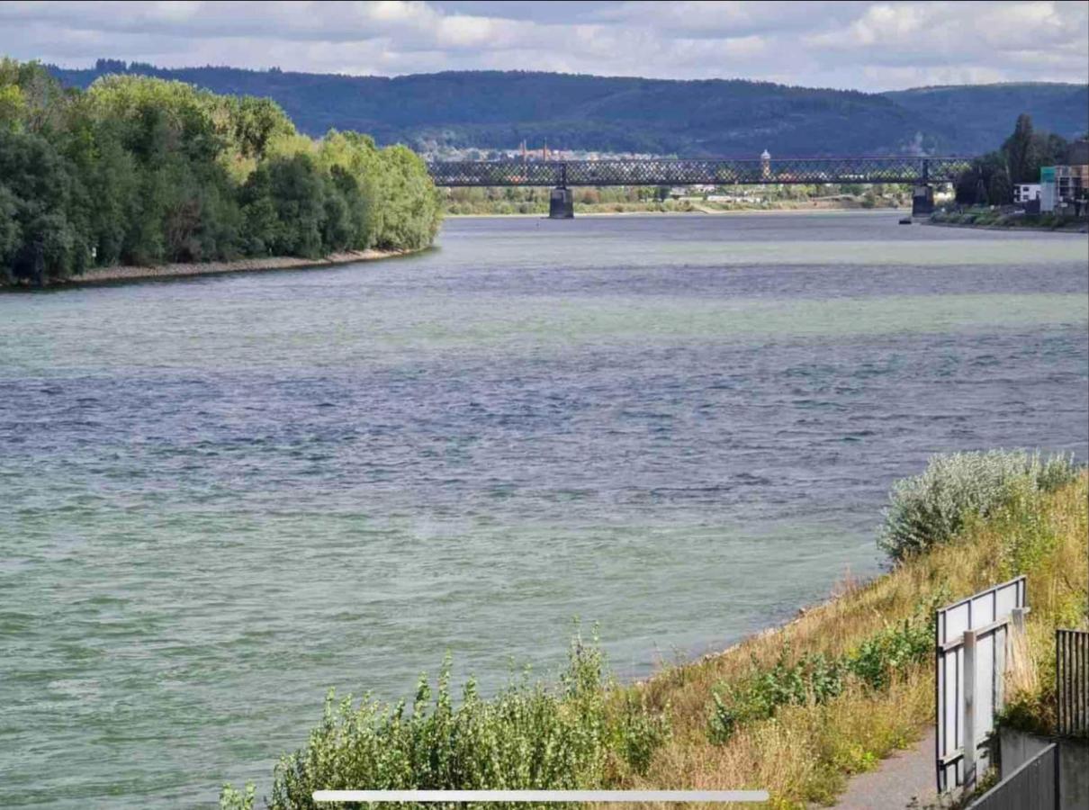 Modernes Mit Wunderschonem Rheinblick