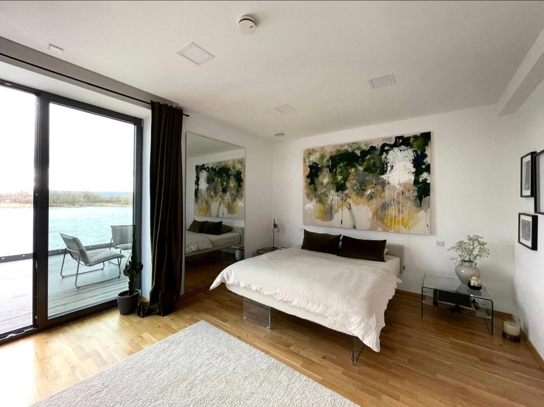 Modernes Mit Wunderschonem Rheinblick *